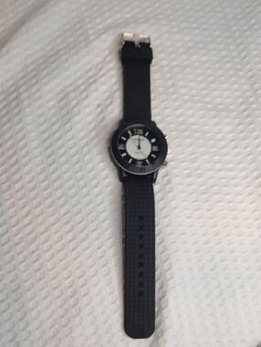 Womage Men's Black Silicone Strap Analog Watch - Classic Black & White Dial